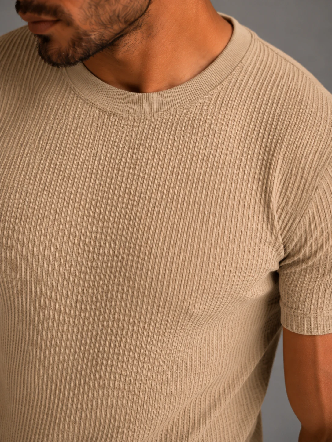 Detalhe da Camiseta Canelada Zara areia