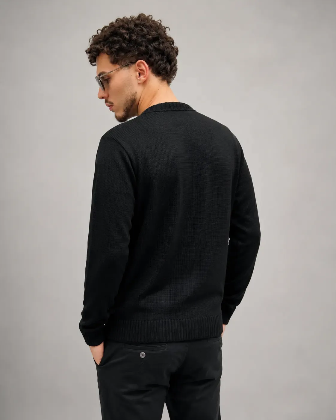 Suéter Tricot Minimal Preto detalhe das costas