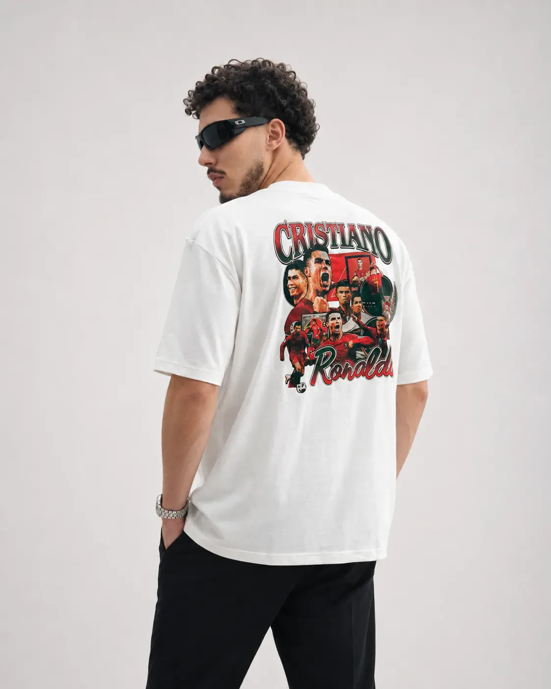 Camisa CR7 off-white em look masculino