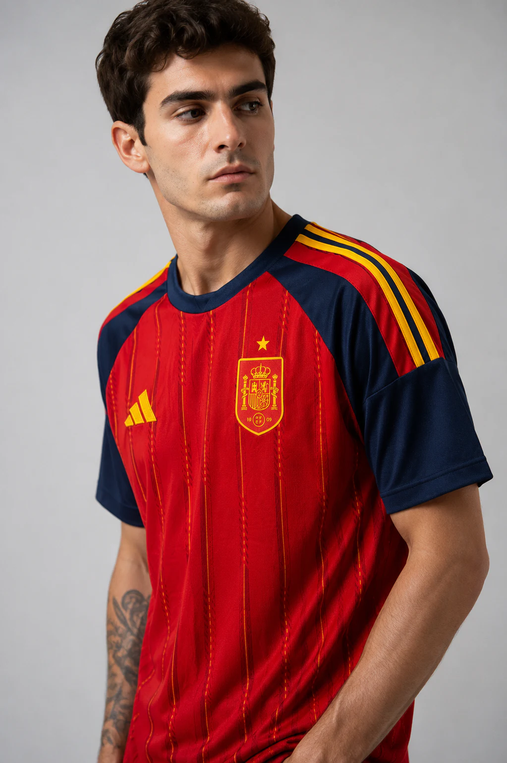 Camisa Espanha versão jogador em look masculino