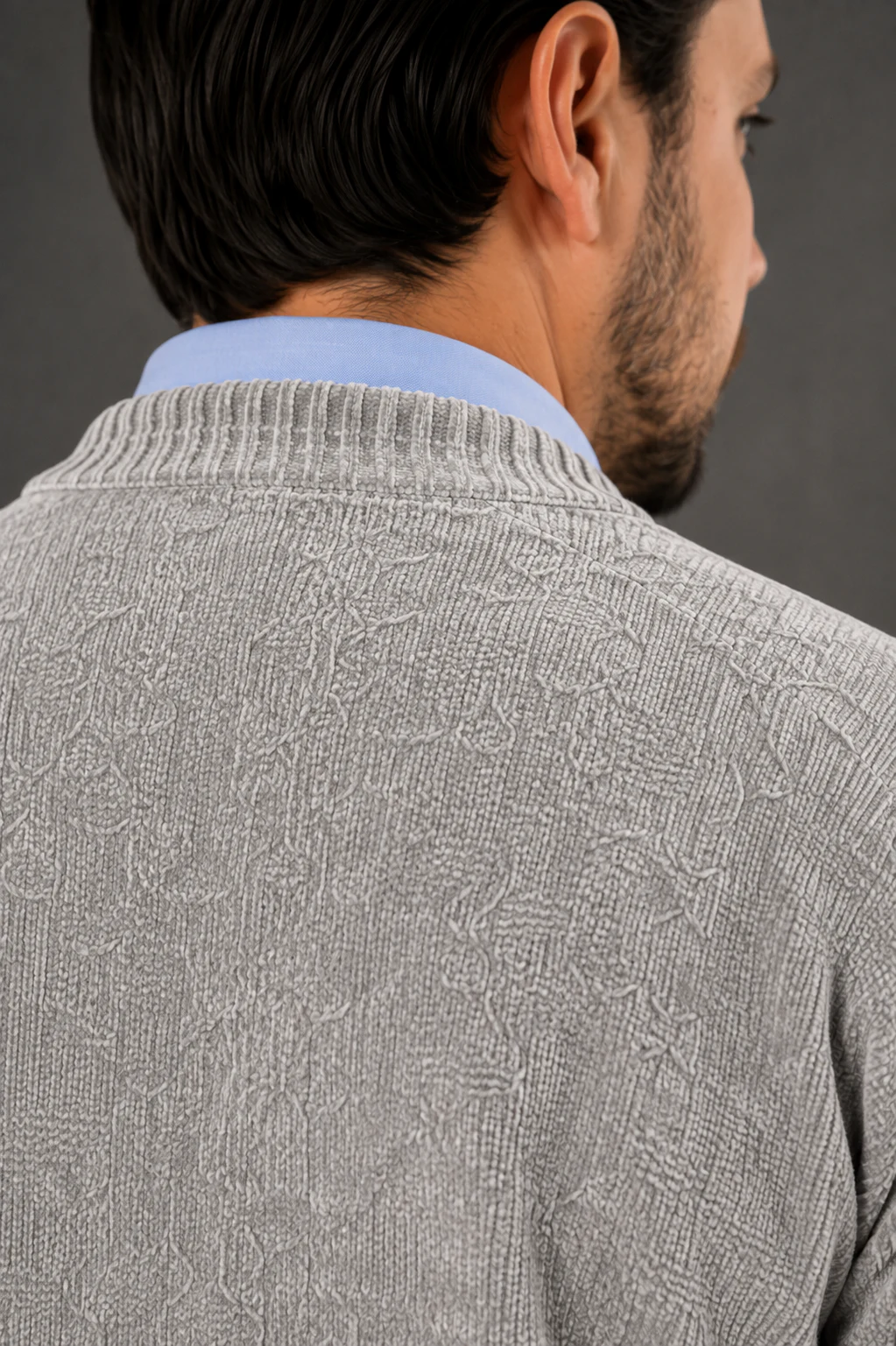 Detalhe da textura do Suéter Chenille Zara cinza claro