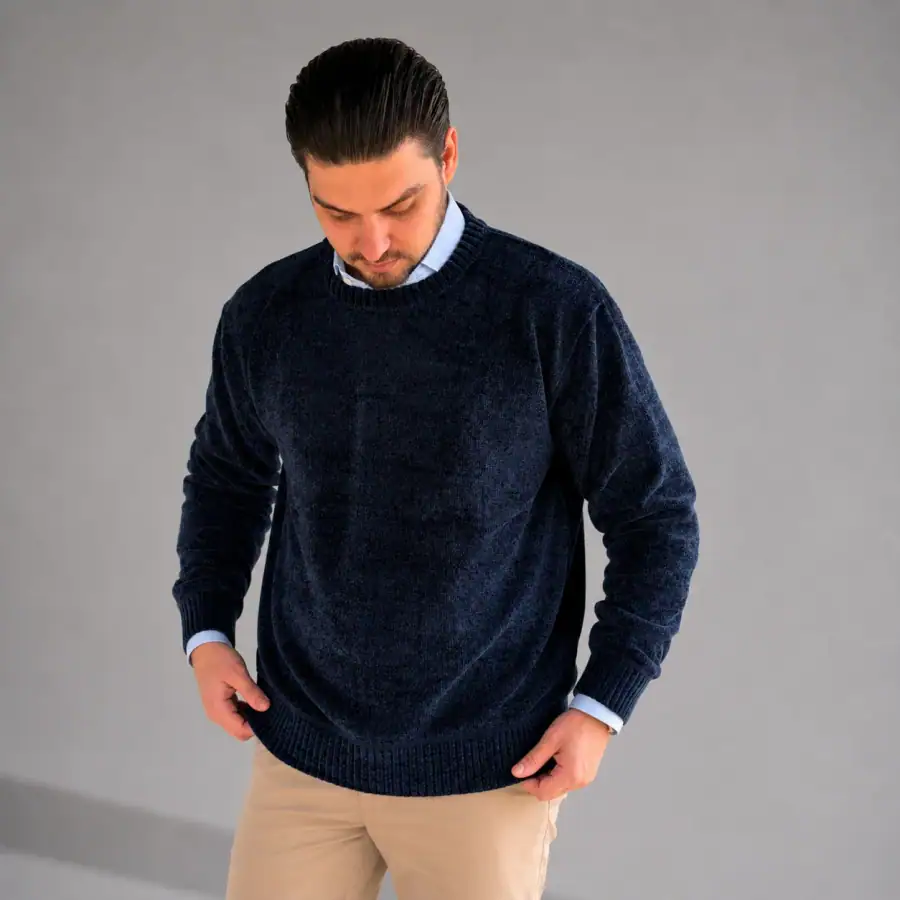 Suéter Chenile Zara azul marinho em look masculino