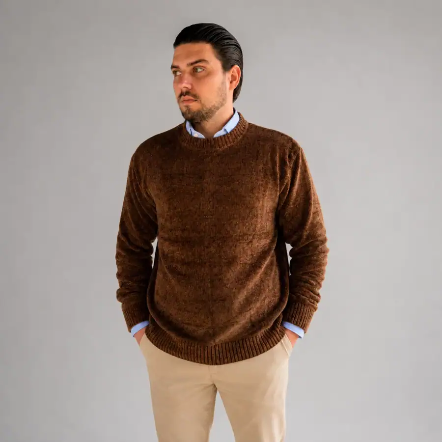 Suéter Chenile Zara caramelo em look masculino